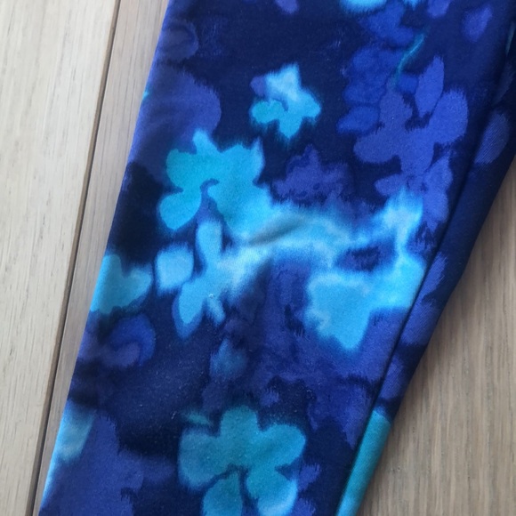 Pre-loved capri leggings, size 6 - Picture 2 of 3